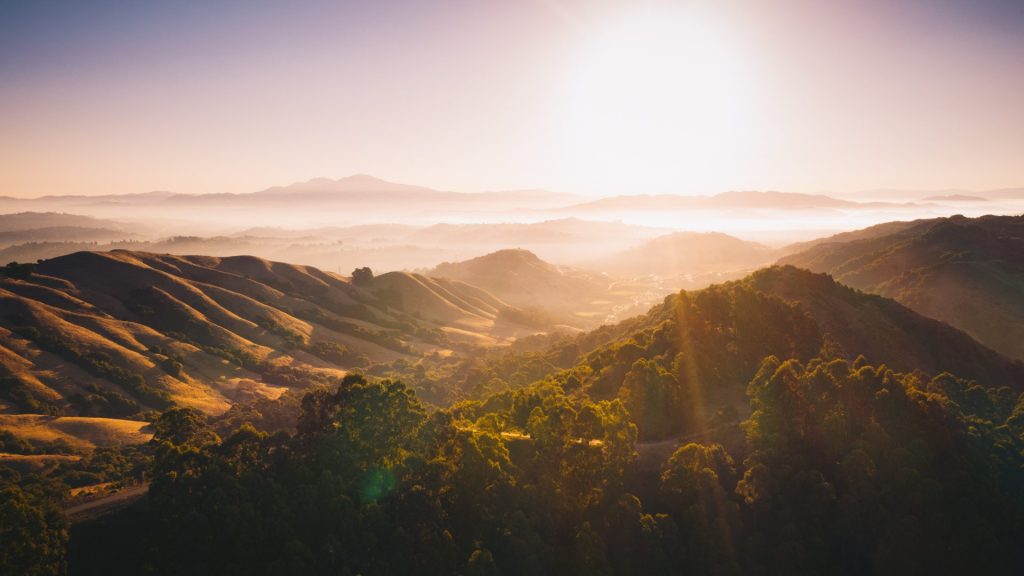 A mountain landscape in California during a sunrise